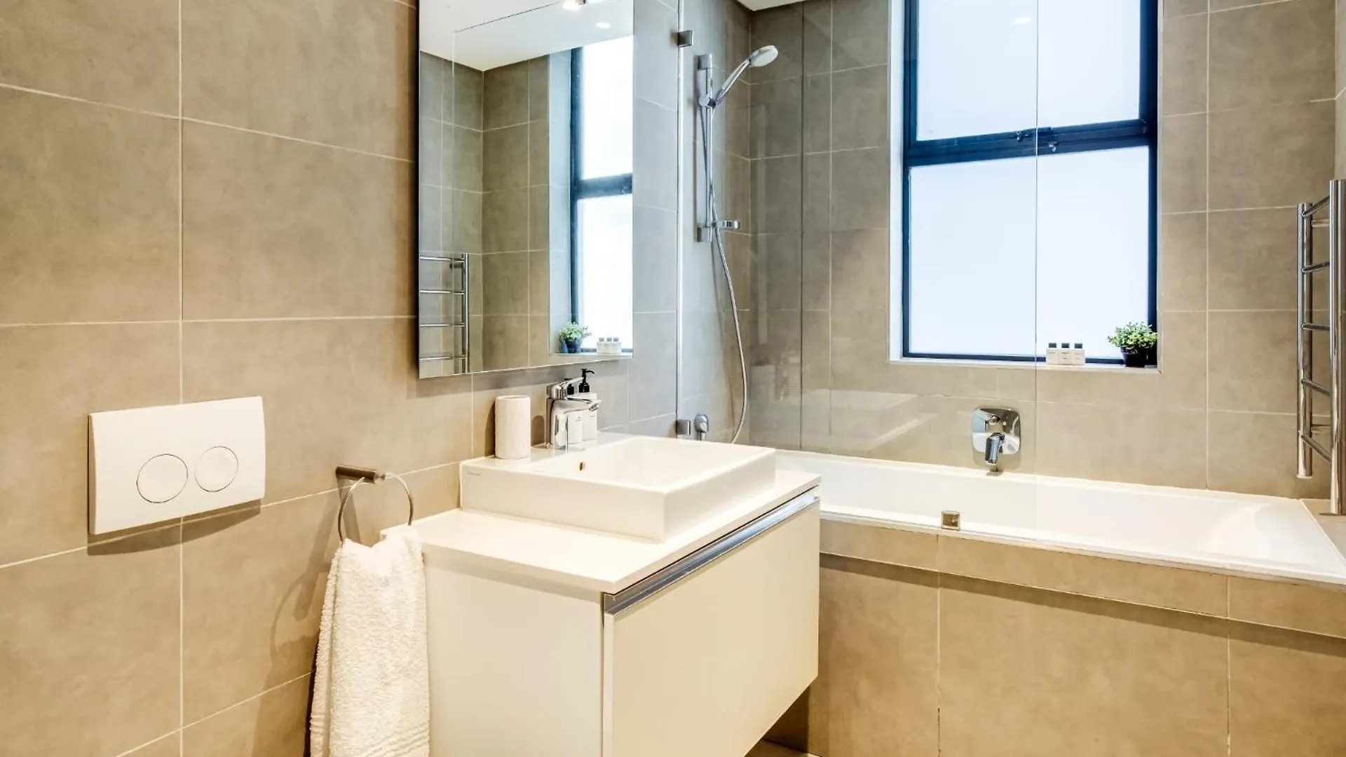 202 Warwick Apartment Cape Town